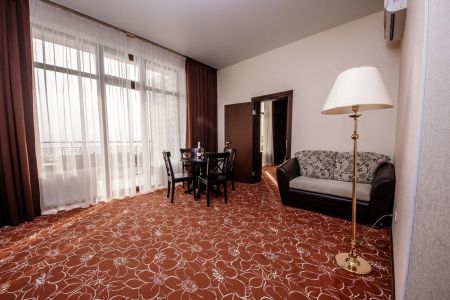 Студия 2-местный (с видом на горы, без балкона)